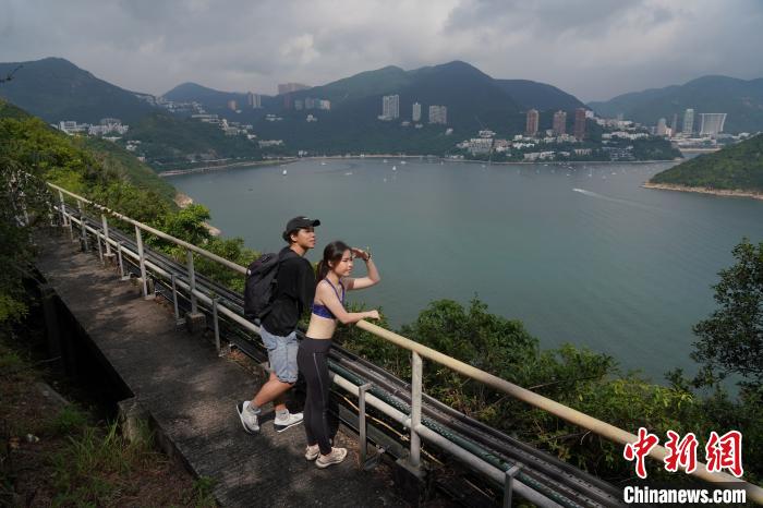 圖為海洋公園可眺望港島南部美景?！垷?攝