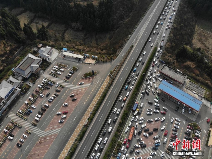 春節(jié)長假最后一天 四川高速迎來返程客流高峰