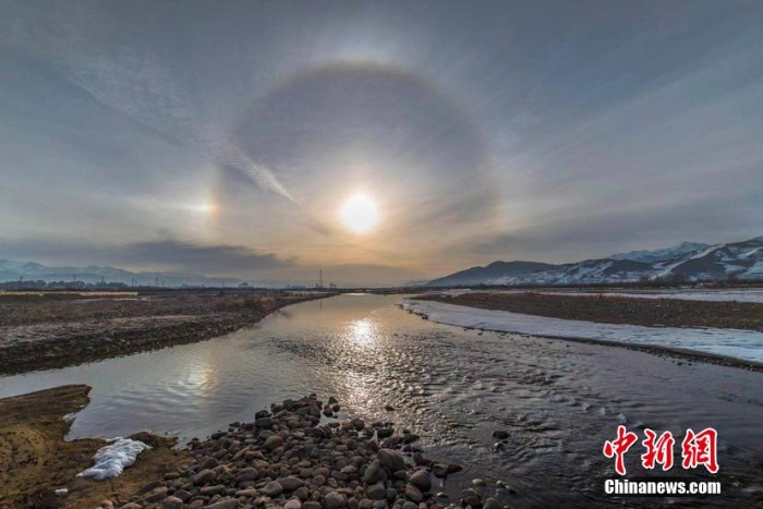 罕見！青海門源天空出現(xiàn)“幻日”奇觀