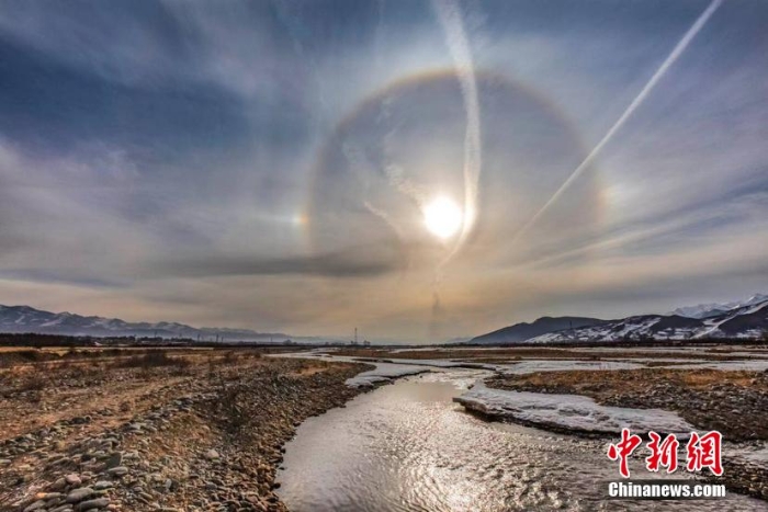 罕見！青海門源天空出現(xiàn)“幻日”奇觀