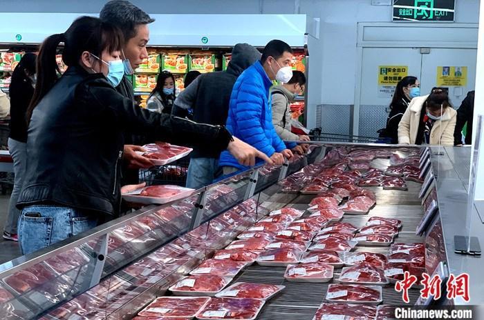 資料圖：福州市民在超市購買豬肉。 <a target='_blank' href='http://www.chinanews.com/'>中新社</a>記者 王東明 攝