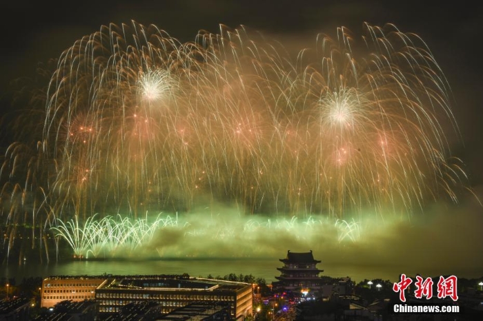 長沙舉辦大型音樂焰火晚會慶建黨100周年