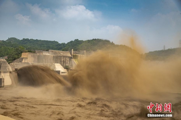 河南洛陽：黃河小浪底景區(qū)河水奔涌 場面壯觀