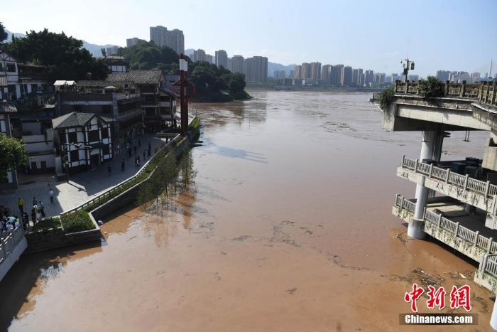 嘉陵江水位持續(xù)上漲  磁器口沿江商戶有序轉移