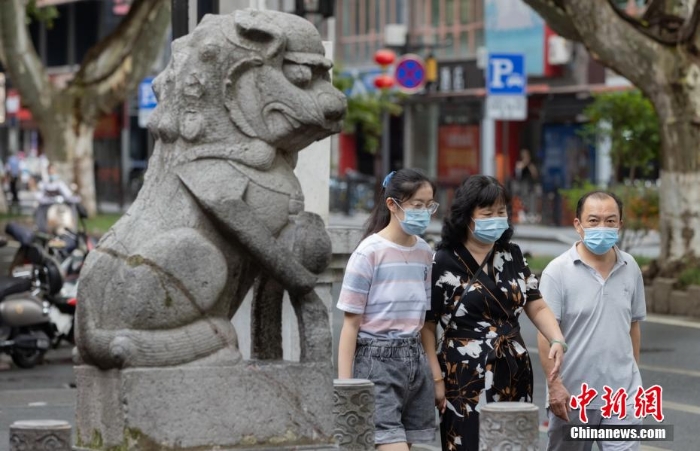 南京多個(gè)小區(qū)解封 恢復(fù)常態(tài)化疫情防控管理