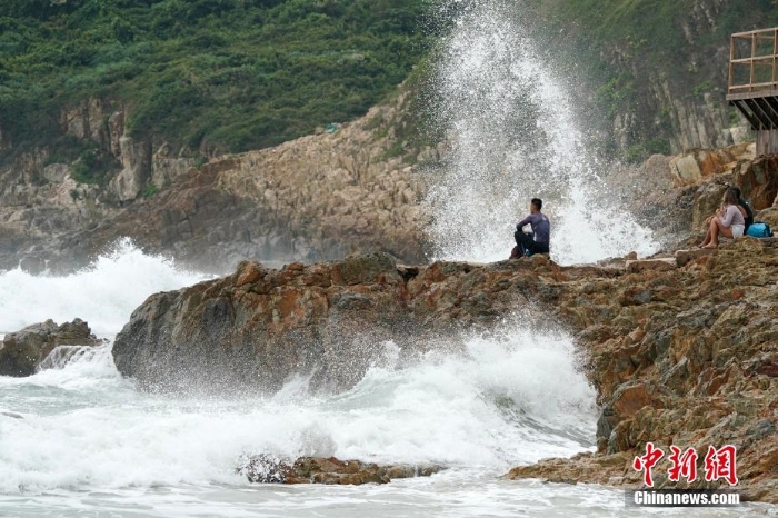 “圓規(guī)”逼近香港 天文臺發(fā)布八號風(fēng)球