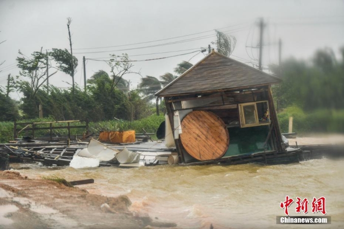 臺(tái)風(fēng)“圓規(guī)”登陸海南博鰲