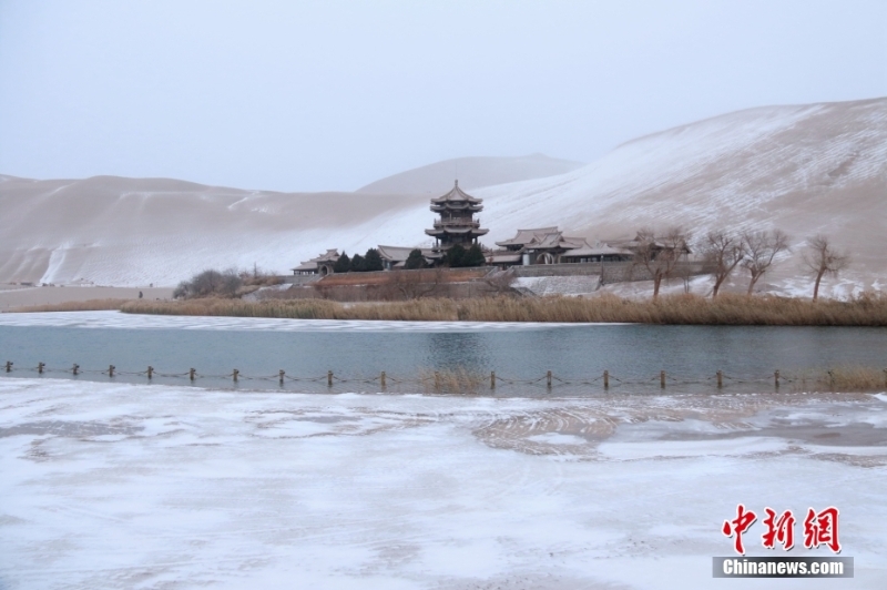 甘肅敦煌：雪潤大漠景如畫