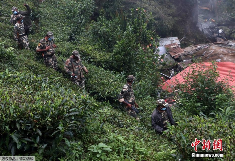 印度空軍直升機(jī)墜毀現(xiàn)場(chǎng)畫(huà)面曝光