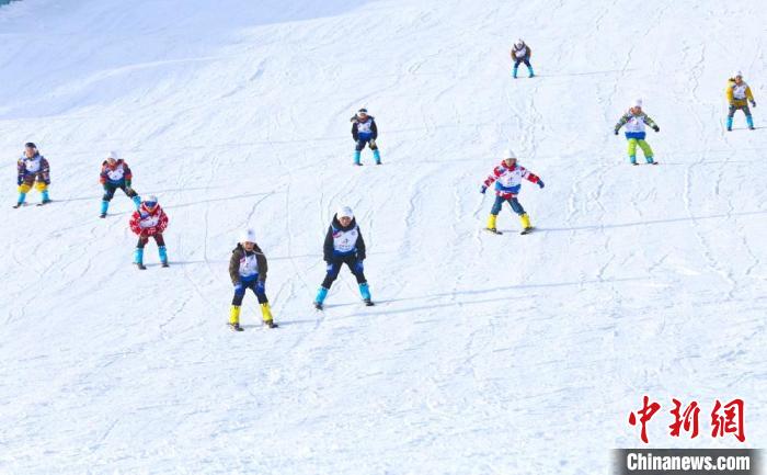 圖為甘肅省張掖市山丹縣組織的滑雪比賽。(資料圖) 張掖市委宣傳部供圖