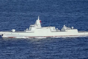 中國海軍首艘萬噸級驅(qū)逐艦：南昌艦