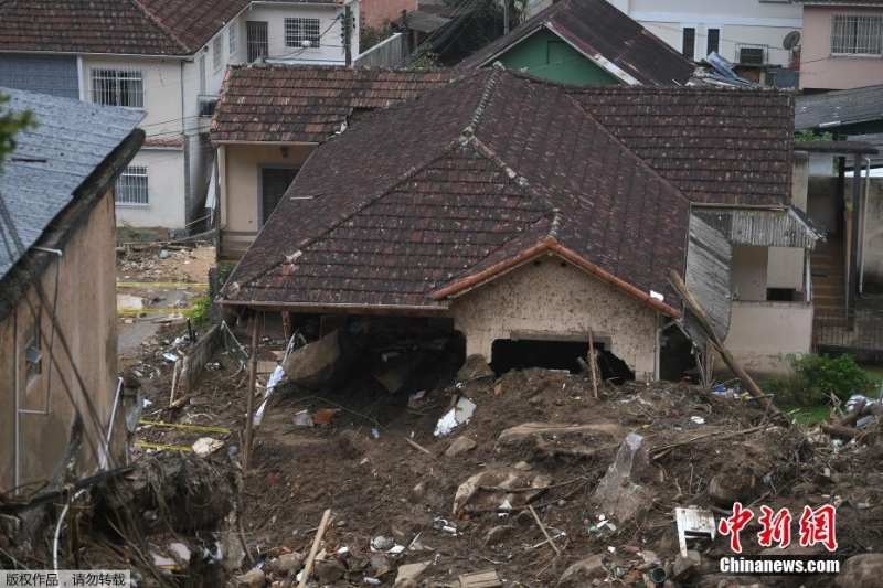 巴西里約州暴雨致死人數(shù)上升 搜救持續(xù)進行