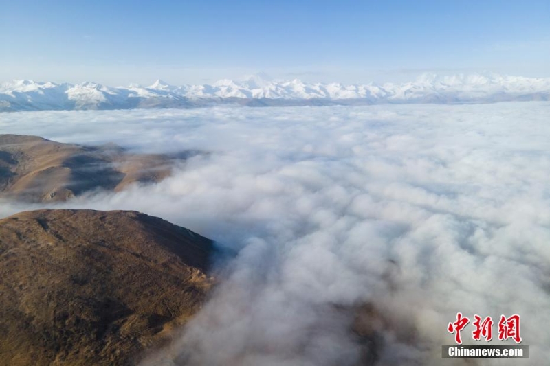 西藏珠峰現(xiàn)壯闊云海景觀