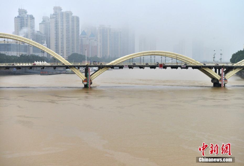 福州：持續(xù)性強(qiáng)降雨導(dǎo)致閩江水位上漲