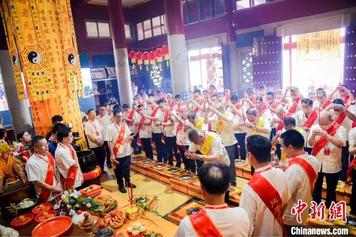 6月14日，兩岸鄭成功宮廟代表“云”進(jìn)香?！∈?zhèn)供圖    圖片來源：中新網(wǎng)