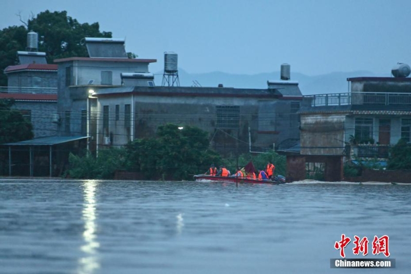 廣東韶關遭洪水襲擊 居民撤離防災避險