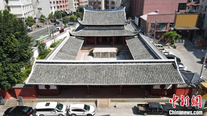 閩清文廟始建宋景德四年(公元1007年)，占地面積6201平方米，在福州“十邑”縣級(jí)文廟中規(guī)模最大?！∈Y祖德 攝