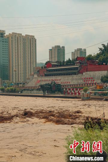 強(qiáng)降雨天氣導(dǎo)致呂梁市柳林縣暴發(fā)山洪。　劉冠瓊 攝