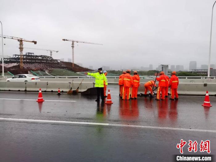 “軒嵐諾”攜風(fēng)裹雨來襲上海警方啟動高等級社會面防控勤務(wù)