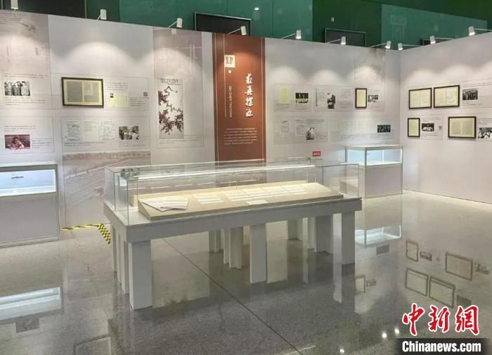 “筆鑒丹心——手稿中的中國科學(xué)家精神主題展”第四篇章“ 求真探源”?！≈袊茀f(xié)科技傳播中心 供圖