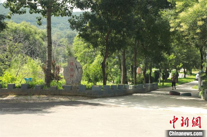 從偏居一隅的小山村，到打造現(xiàn)實版“桃花源”，張家河村走出一條農(nóng)旅融合的綠色發(fā)展之路。　向上 攝