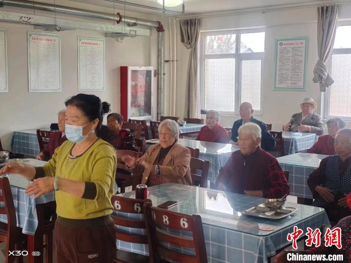 (資料圖)山東淄博從“一餐熱飯”破題養(yǎng)老服務(wù)“最后一公里”?！∈茉L者供圖