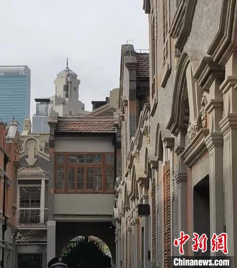 從一磚一瓦一門窗，到老建筑群墻壁上那些斑駁痕跡、甚至每一塊特殊花紋的地磚，修繕團(tuán)隊都盡量保留或還原?！￡愳o 攝