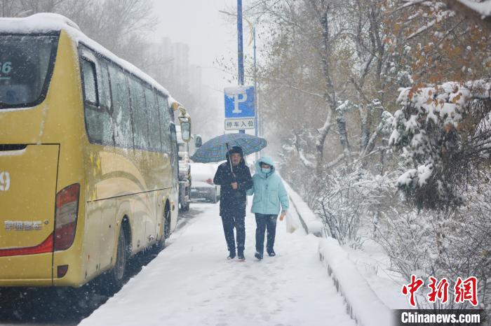 吉林多地遭遇暴雪大降溫緊隨其后