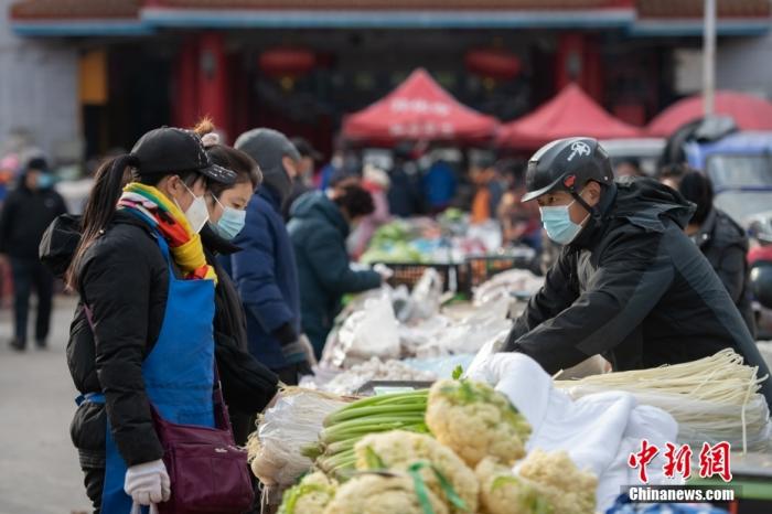 近日，太原市各城區(qū)穩(wěn)步推進市場主體復(fù)工復(fù)市。 <a target='_blank' href='/'>中新社</a>記者 韋亮 攝