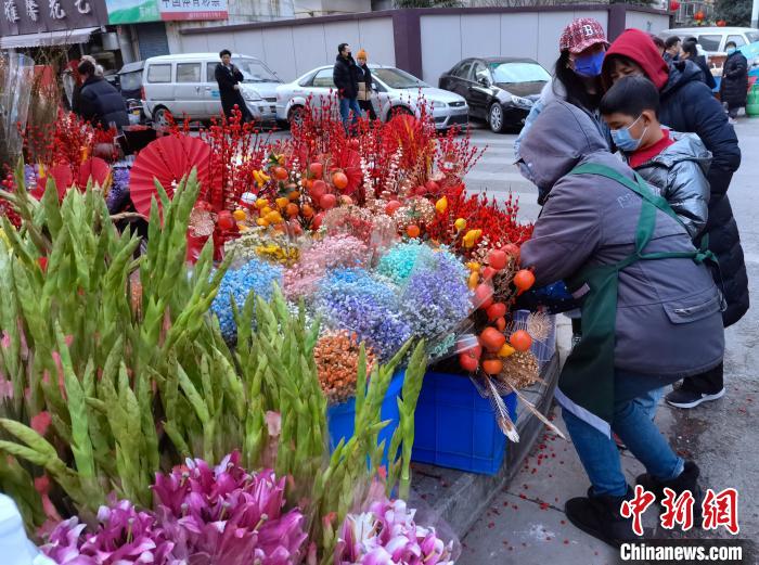 （新春走基層）西安花市春節(jié)“不打烊”熱銷芬芳“年味兒”