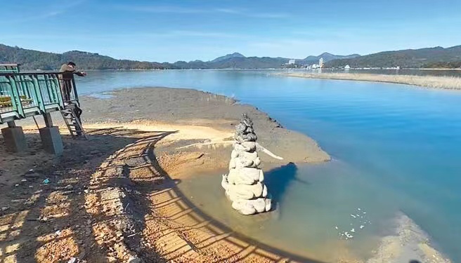 臺灣缺水 日月潭九蛙見底