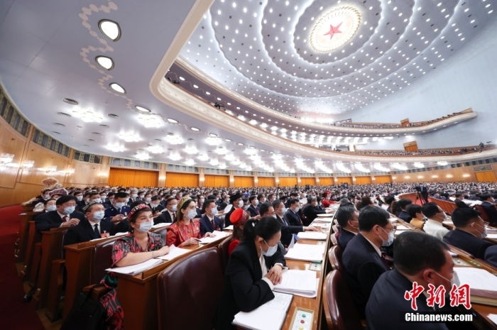 3月5日，十四屆全國(guó)人大一次會(huì)議在北京人民大會(huì)堂開(kāi)幕。<a target='_blank' href='/'>中新社</a>記者 盛佳鵬 攝