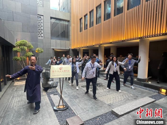 香港青年晨練太極拳 彭詩(shī)琪 攝