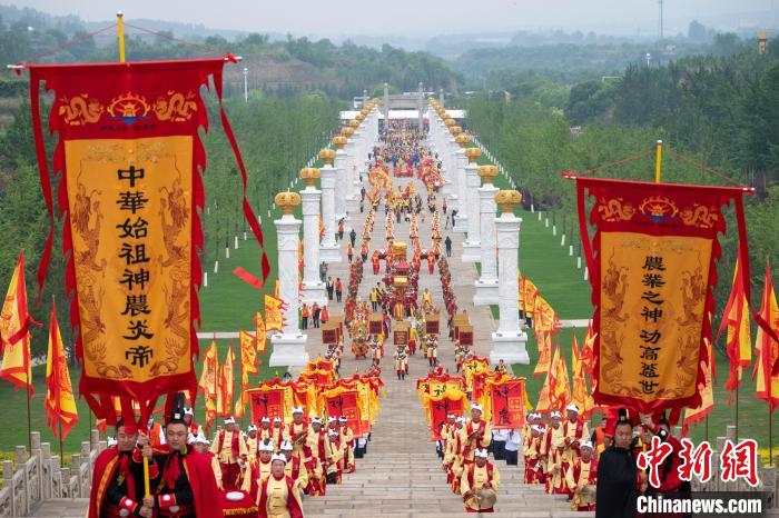 “問祖炎帝 尋根高平”癸卯年海峽兩岸同胞神農(nóng)炎帝故里民間拜祖典禮在山西高平炎帝陵舉行?！」鶉鴤?攝