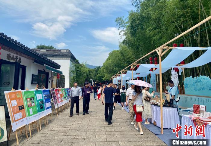 非遺集市一角 項(xiàng)菁 攝