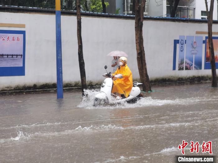 廣西沿海出現(xiàn)特大暴雨6小時雨量打破當(dāng)?shù)貧v史極值