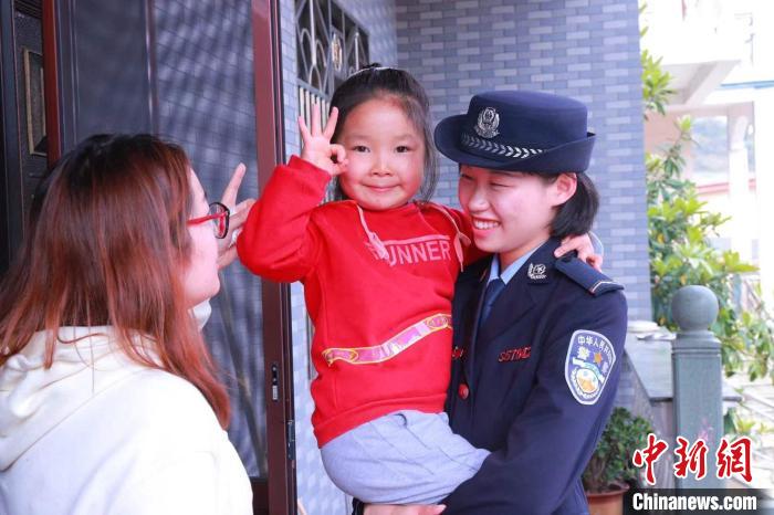 “Z世代”女警趙夢扎根基層為民解憂當(dāng)好“貼心人”