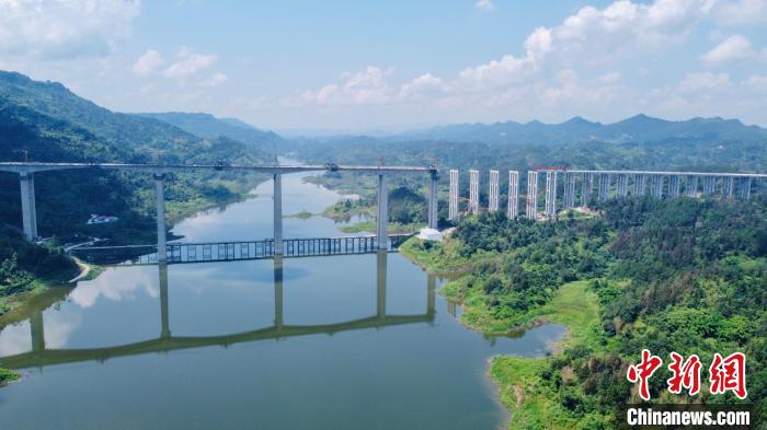 圖為五布河特大橋。　重慶渝湘復(fù)線高速公路有限公司供圖