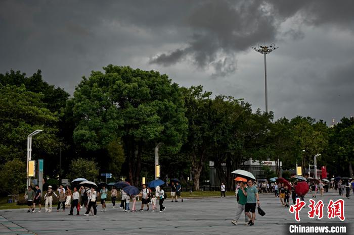 廣州天河區(qū)上空烏云密布。　陳驥旻 攝