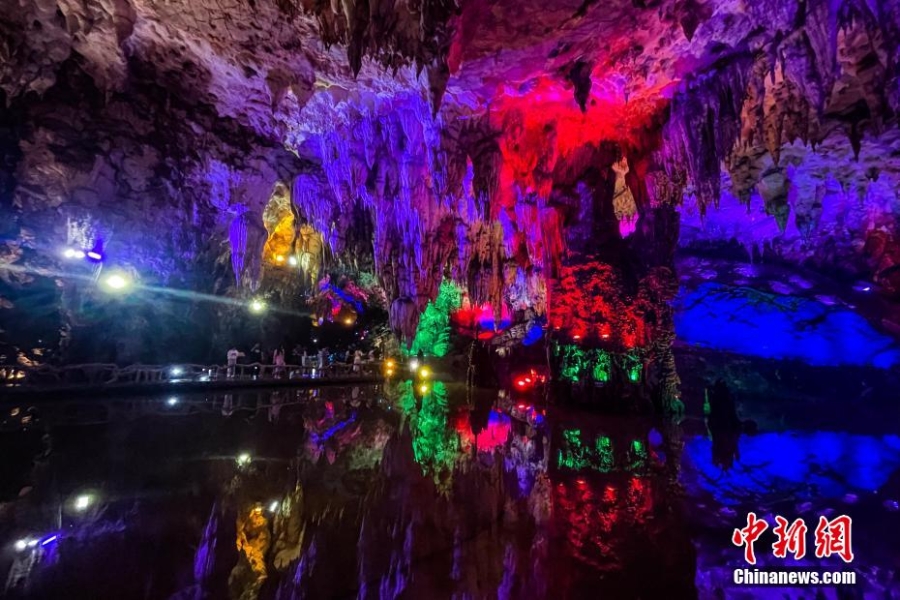 廣西德保吉星巖：場景夢幻似地心漫游