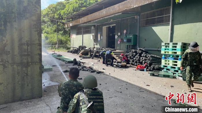 臺(tái)陸軍六軍團(tuán)三支部祥豐營區(qū)彈藥庫24日下午發(fā)生爆炸意外。圖片來源：臺(tái)灣東森新聞網(wǎng).jpg