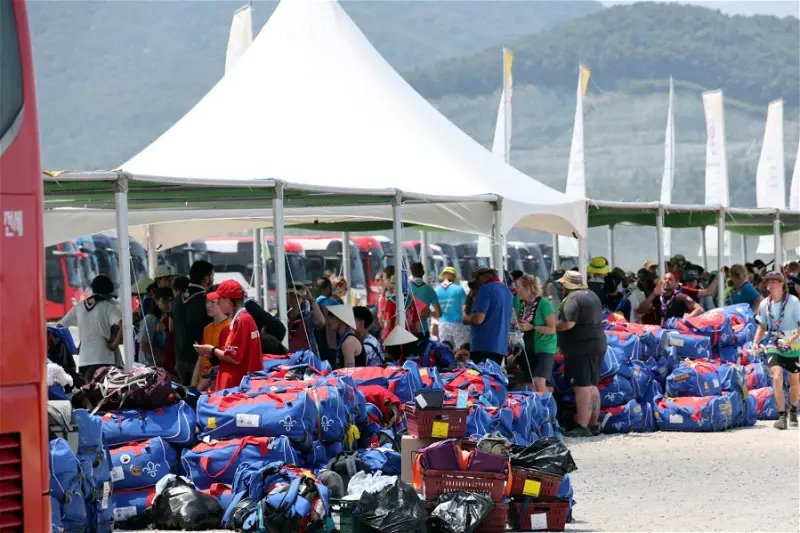 8月5日，規(guī)模最龐大、逾4000人的英國(guó)代表團(tuán)撤離營(yíng)地轉(zhuǎn)入首爾的酒店。（圖源：路透社）