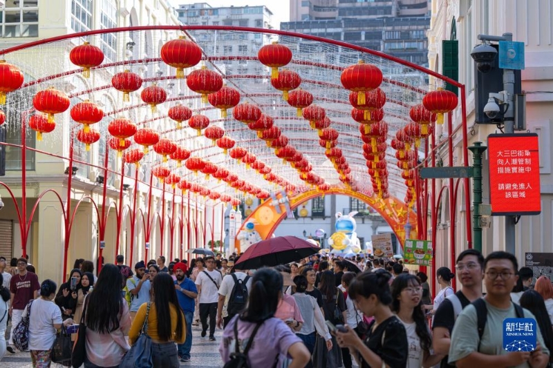 9月30日，游客在澳門議事亭前地游覽。（圖源：新華社）