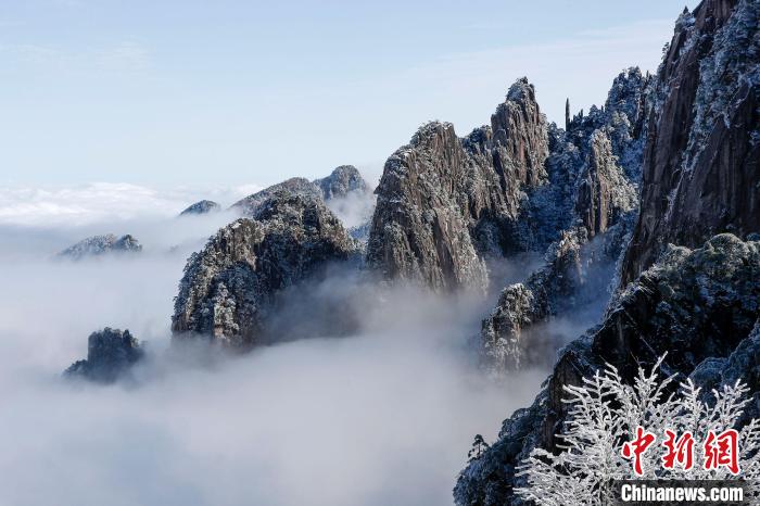 安徽：雪后黃山醉游人