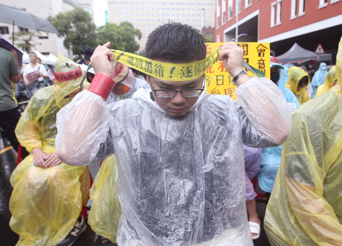 青鳥行動號召綠營死忠支持者包圍立院，但政治傾向不強(qiáng)的大學(xué)生似未熱烈認(rèn)同該活動訴求。（示意圖／資料照／范揚(yáng)光攝）