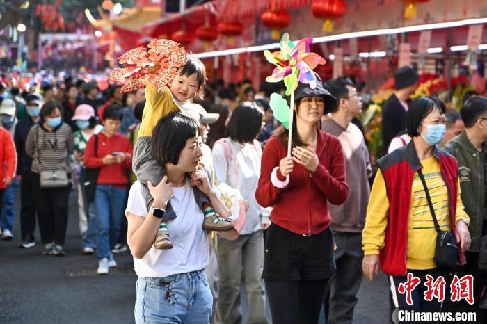 （新春見(jiàn)聞）廣州“百年花市”開(kāi)市迎客