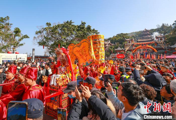 兩岸媽祖信眾護駕媽祖金身故居省親布福1